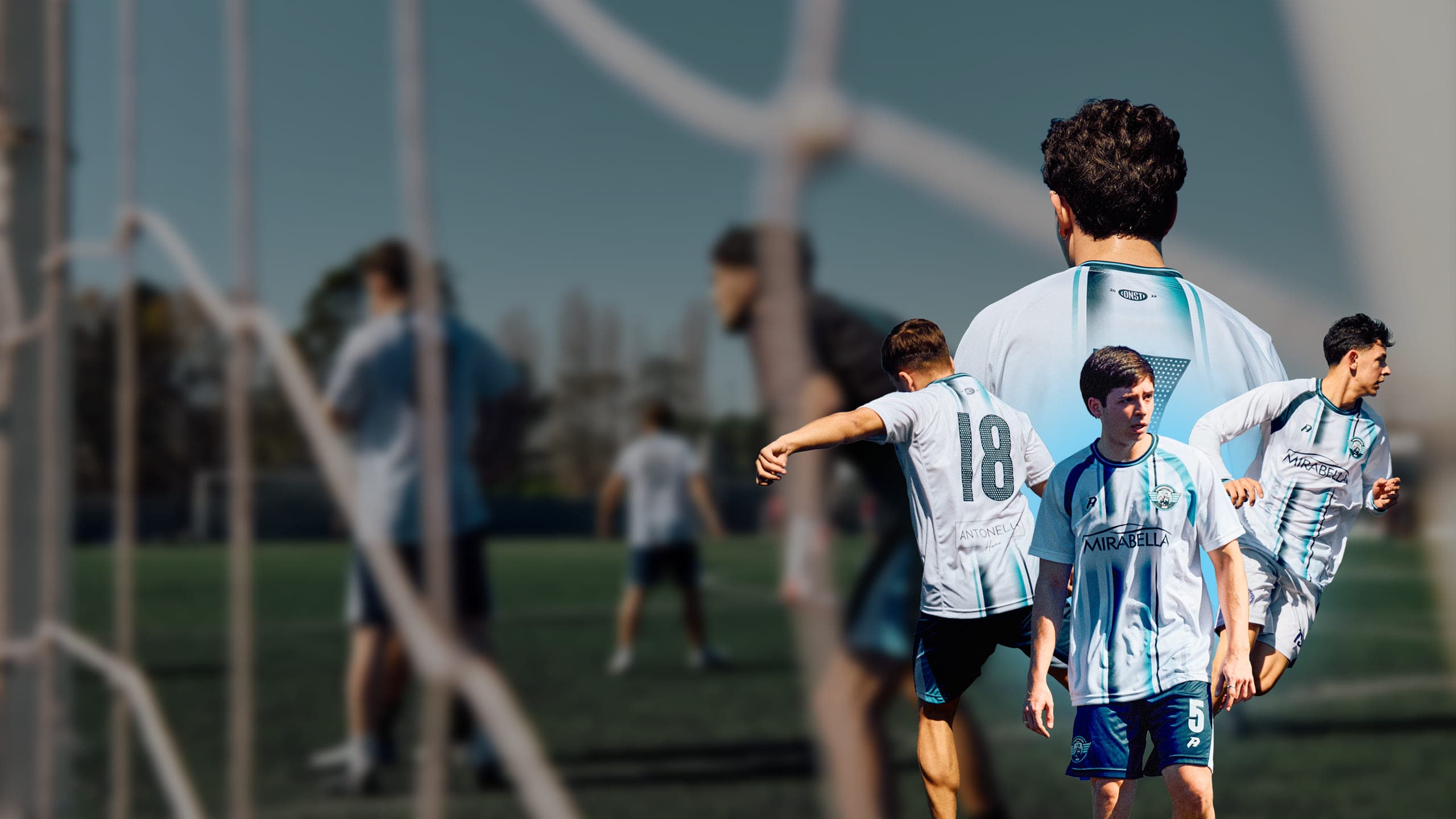Jugadores entrando en calor en la cancha con la camiseta y el short de su equipo